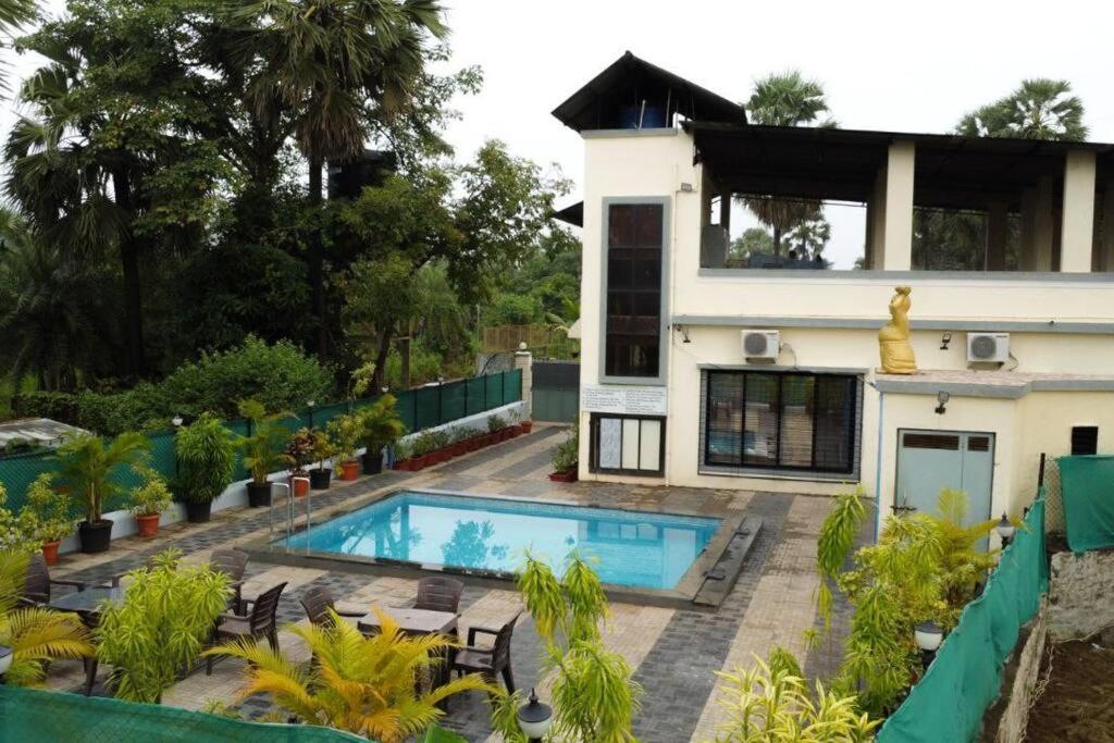 Stayhaven Aqua With Pvt Theatre & Pool - Mumbai — Photos 3
